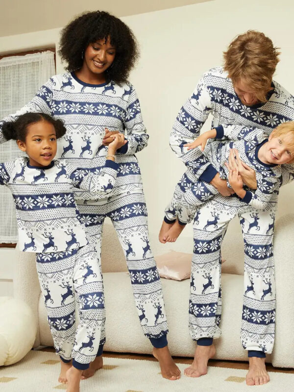 pyjama famille de Noël en bleu et blanc rennes
