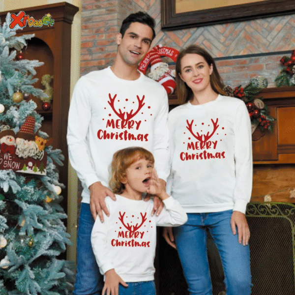 pull de Noël famille motifs festifs