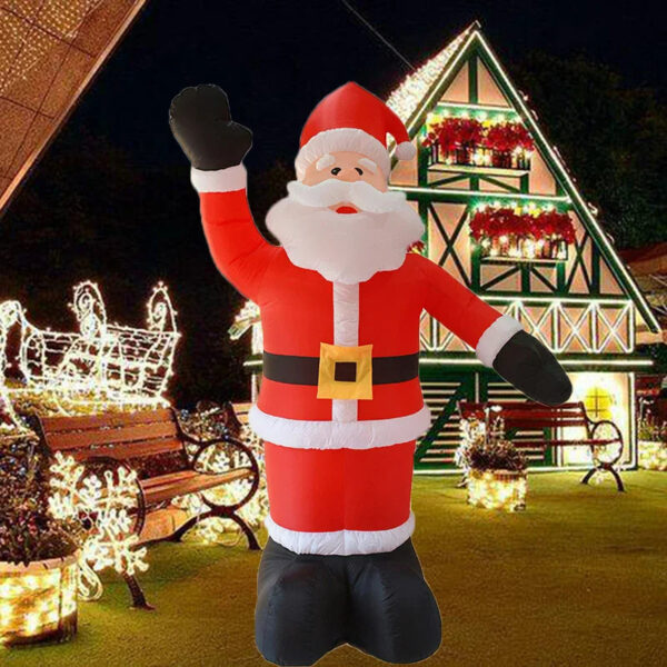 Pere Noel Gonflable Geant dans le jardin