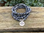 Bracelet Mala 108 perles en Labradorite grise