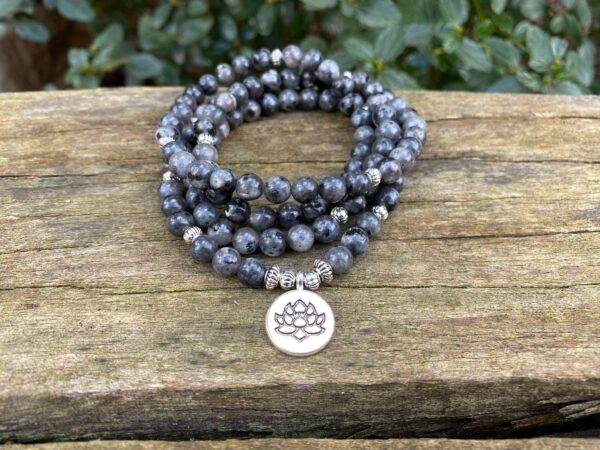 Bracelet Mala 108 perles en Labradorite grise