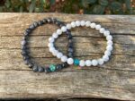 bracelets connectés en howlite et labradorite