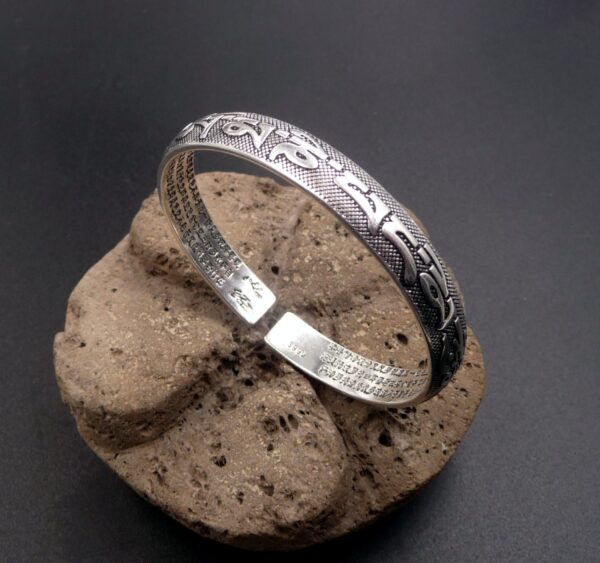 bracelet tibétain avec gravures Mantra Sacré