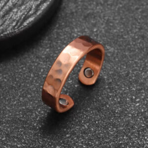 bague en cuivre martelé avec aimants
