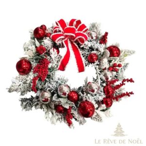 couronne de noël avec des boules éclat