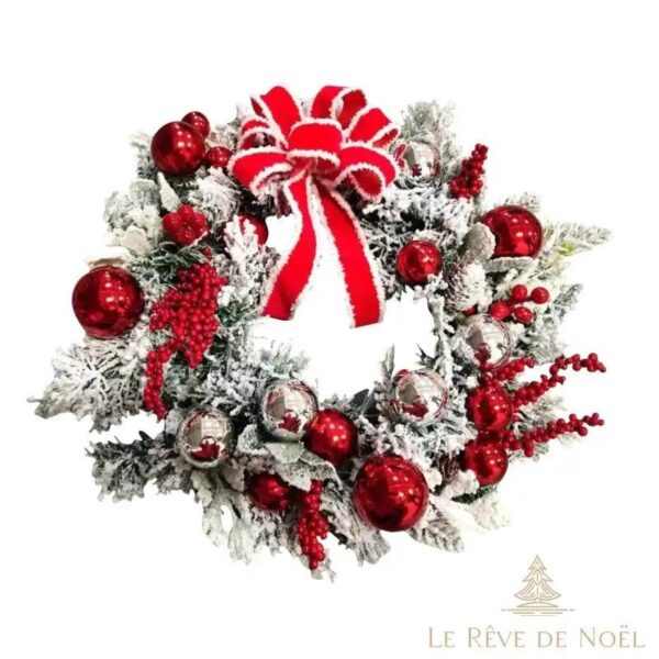 couronne de noël avec des boules éclat