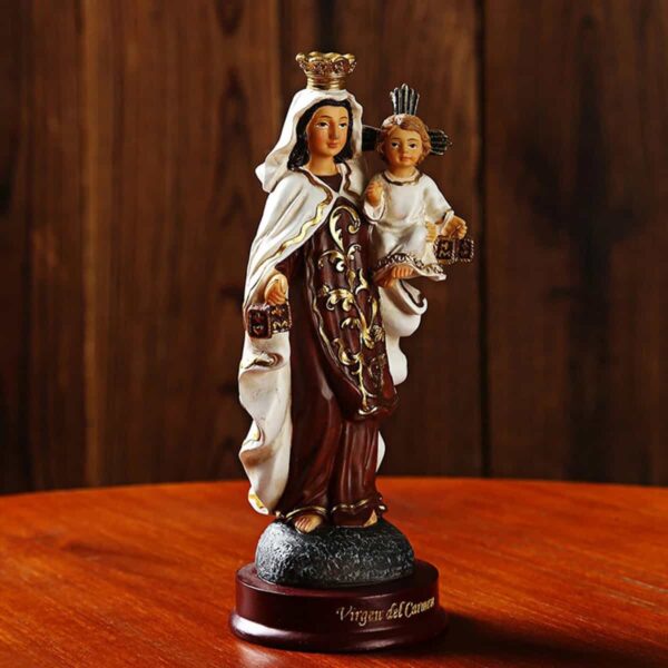 figurine religieuse en intérieur