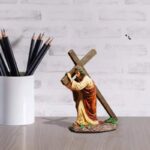 Représentation de Jésus portant la croix