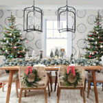 Décoration de Noël avec guirlande de pin