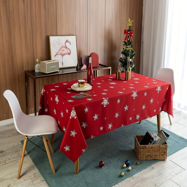 table festive avec nappe rouge